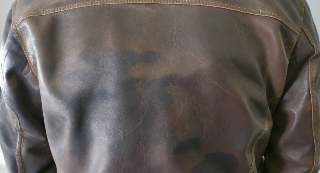 accident de teinture sur veste en cuir
