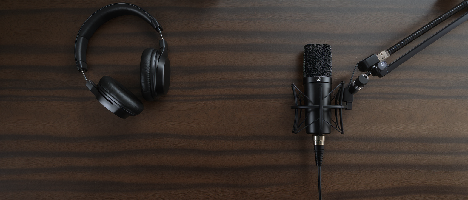 découvrez les accessoires essentiels pour optimiser la qualité sonore de votre podcast. microphones, filtres anti-pop, casques et interfaces audio : tout ce qu’il vous faut pour offrir à vos auditeurs une expérience d’écoute professionnelle.